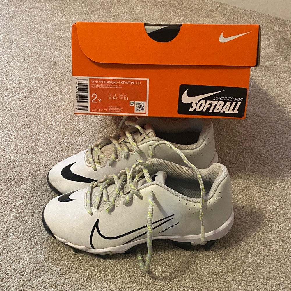 Nike Kids White and Black Softball Cleats